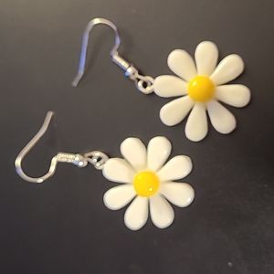 - Daisy Fashion Earrings